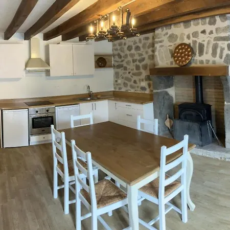 Maison De Varennes * Chambon-sur-Lac